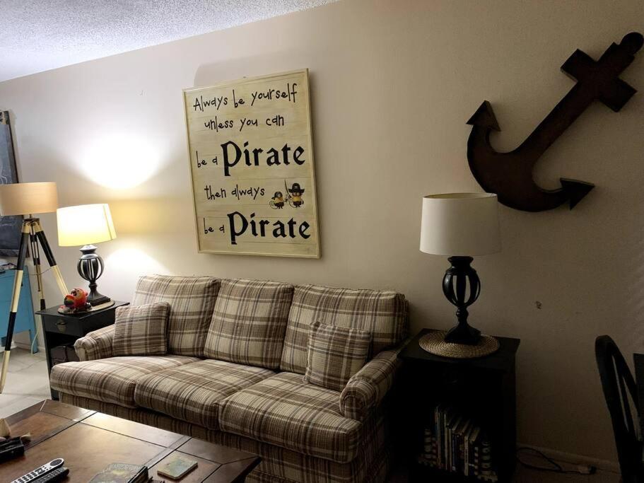크리스탈리버 Professor Rousseau'S Pirates Lair 아파트 외부 사진